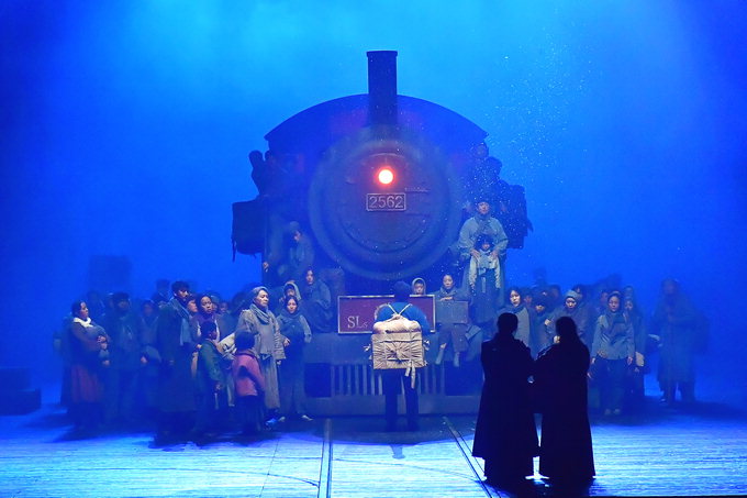 1945년, 이 땅에 살았던 민초들의 ‘哀而不悲’ 삶