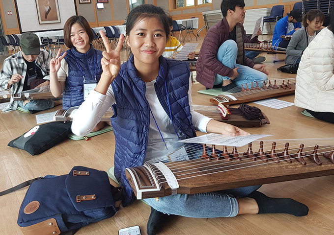 미니가얏고 만들고 한국전통문화 이해…계명문화대 유학생 대가야유적지 체험
