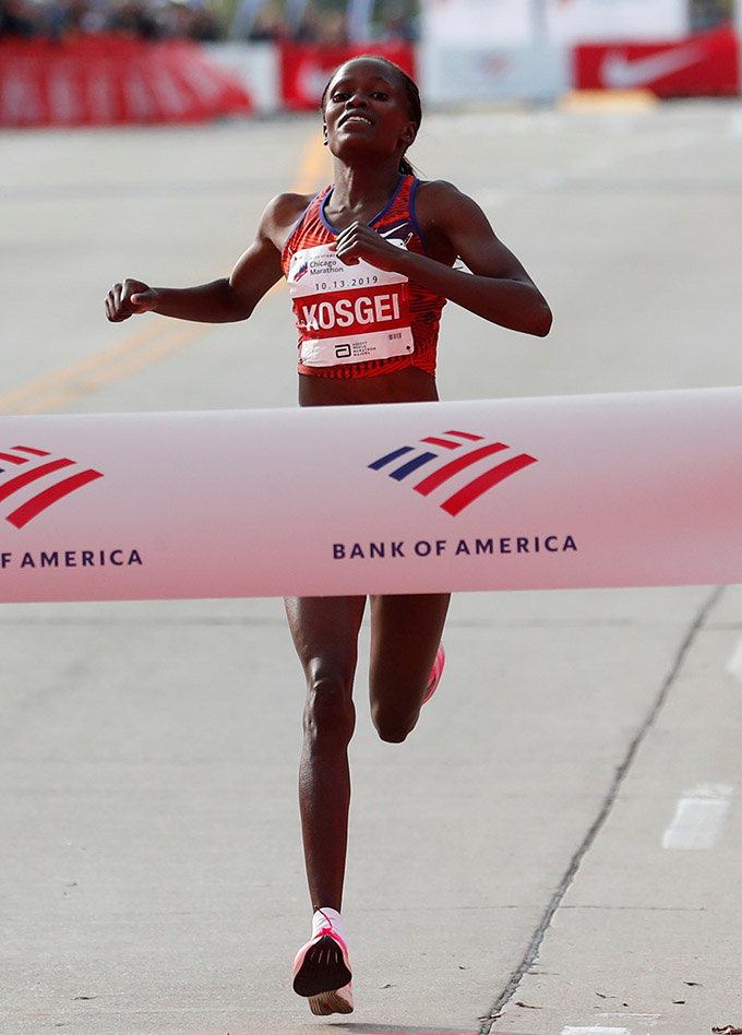 코스게이(케냐), 여자마라톤 2시간14분4초 ‘세계신기록’