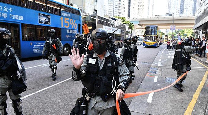 홍콩 경찰, 시위 참가자에 또 실탄 발사