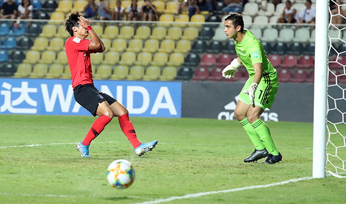 아…야속한 골대!…U-17 첫 4강 좌절