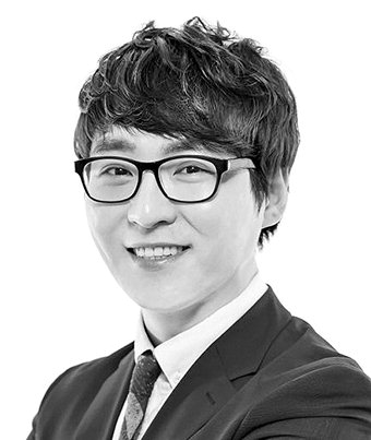 [문화산책] 혼자 하는 법이 없는 뮤지컬 작곡가 로페즈