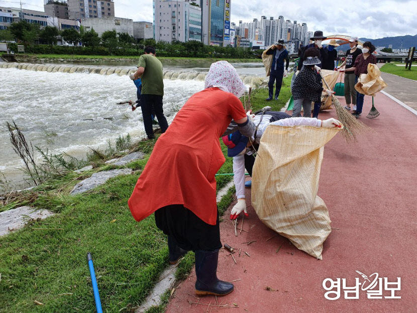 경산시 서부2동 남천변 정화활동