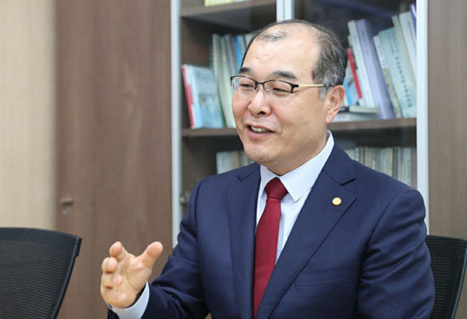 [박종문 부국장이 만난 사람] 오늘 취임하는 홍원화 제19대 경북대 총장
