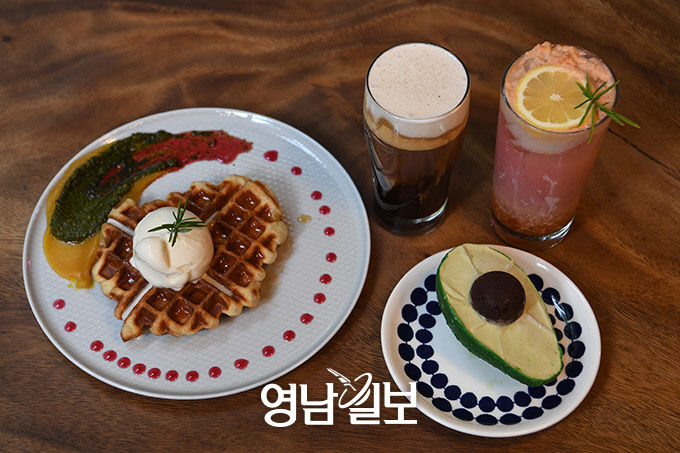 [스토리텔링 2020] 포항 12경 둘레 맛 기행 작은 식물원 같은 카페 까멜리아 인 구룡포