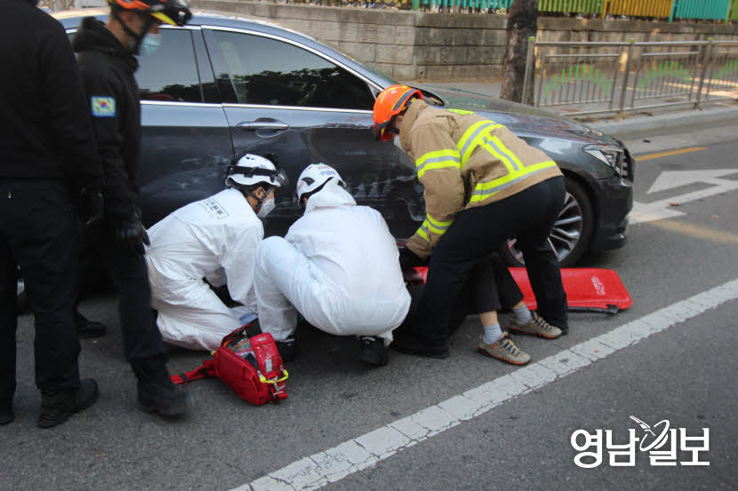 대구 달서구 월성동서 차량 인도로 돌진..운전자·보행자 등 4명 다쳐