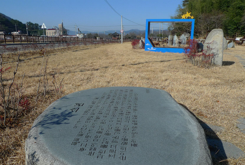 [주말& 여행] 전남 광양 진월면 망덕포구와 윤동주 길…강이 끝나고 바다가 시작되는 곳, 어둠 속 시인의 詩도 빛을 찾았다