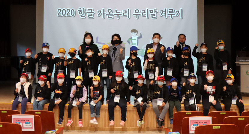 김천교육지원청, 학생에 국어사전 보급…자기주도적 학습 능력 키워