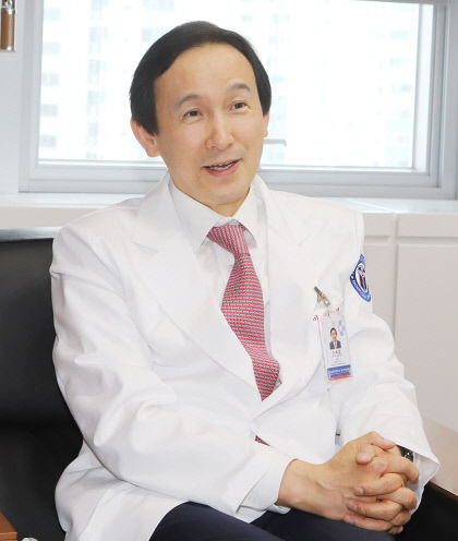 이세엽 동산의료원장 암세포만 골라 파괴하는 양성자 암치료기 도입 조만간 이뤄질 것