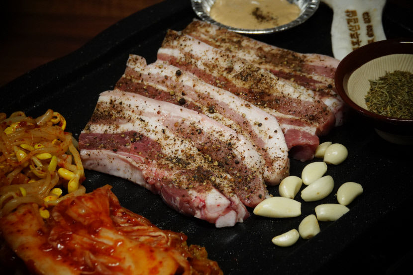 [위클리포유 커버스토리] 돼지고기 인문학   삼결살 1....소주와 영혼의 단짝, 지친 하루 위로하는 국민안주