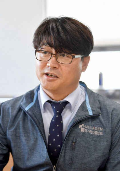 안현욱 메가젠임플란트 연구소장 안현욱 메가젠임플란트 연구소장