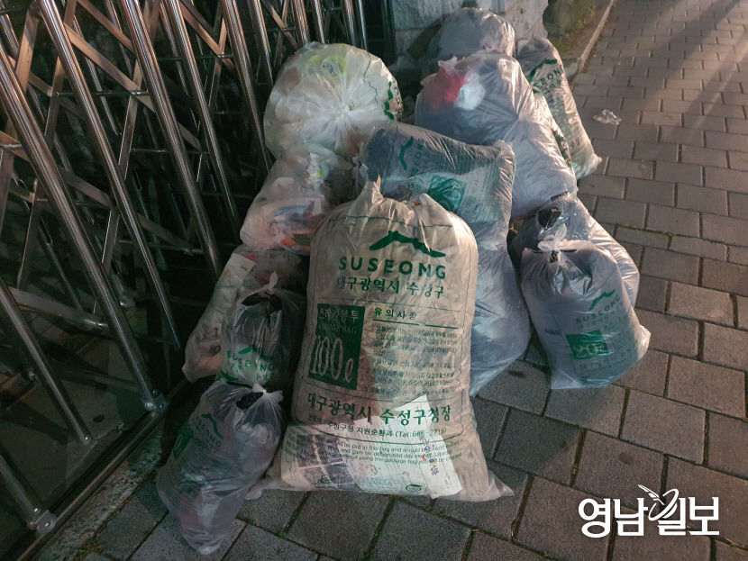 100ℓ 많이 써서... 환경미화원 부상 방지 75ℓ 종량제 봉투 효과 미미