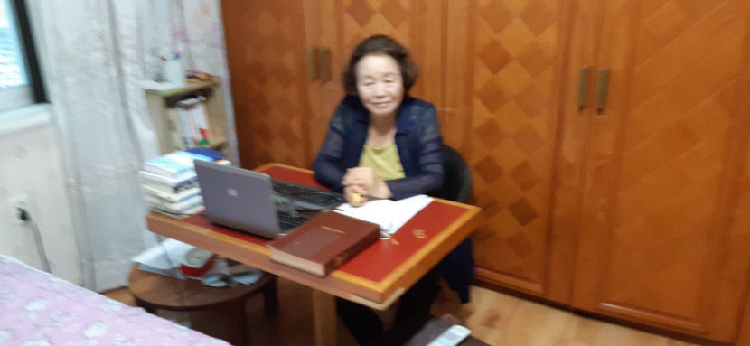 [동네뉴스] 여든까지만 살아주오 암투병 남편에 수필집 선물 약속지킨 70대 할머니