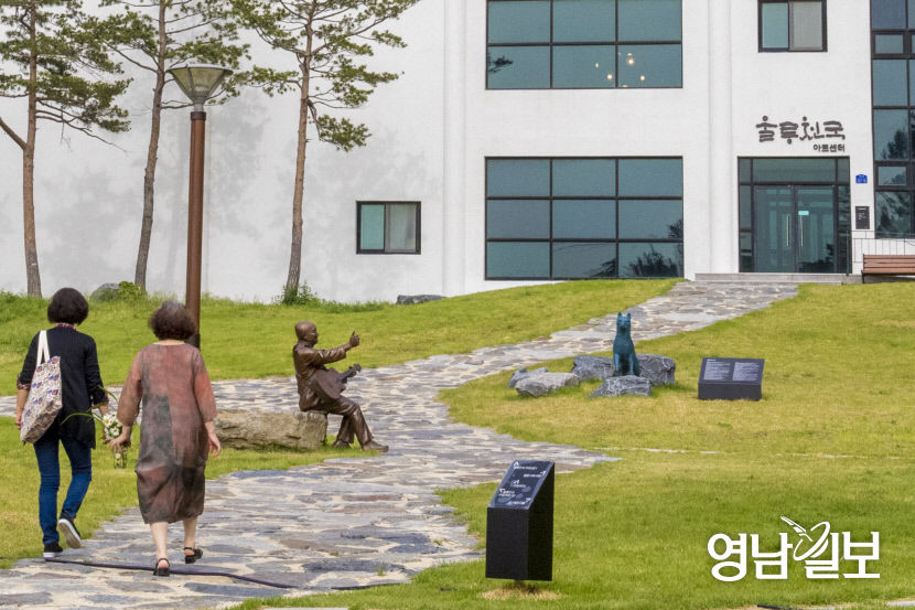 [울릉도 독도 파노라마(12)] 쎄시봉 가수 이장희씨의 울릉천국...도동항에 첫발 디디며 하와이보다 몇십배 아름답다 감탄