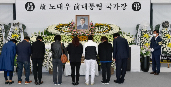 [현장 스케치] 대구 두류공원 노태우 前 대통령 분향소, 정재계 관계자·시민 조문행렬