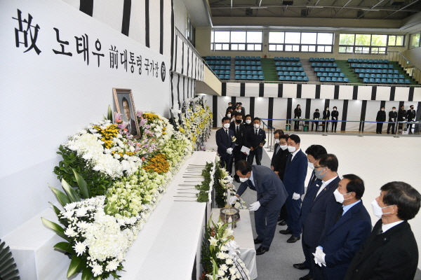 [현장 스케치] 대구 두류공원 노태우 前 대통령 분향소, 정재계 관계자·시민 조문행렬