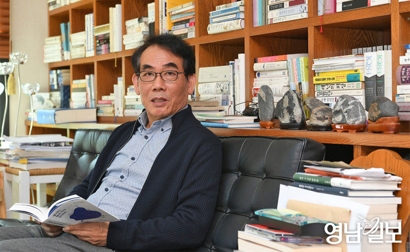 [토크 人사이드] 그래도 책 속에 길이 있다 펴낸 윤일현교육문화연구소 윤일현 대표 감성·창의력이 생존 수단인 시대…독서가 지적 근육 강화시켜줘