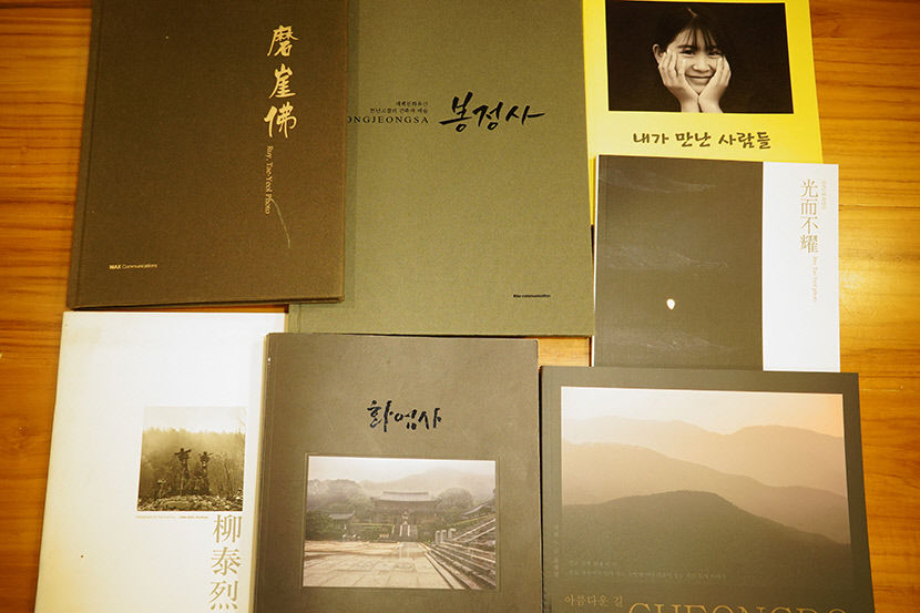 [위클리포유 커버 스토리-소설 기법의 인물스토리] 사진가 류태열(2) 칼바람 맞으며 갓바위 77번째 오르던 날, 동이 트자 불국토가 펼쳐졌다