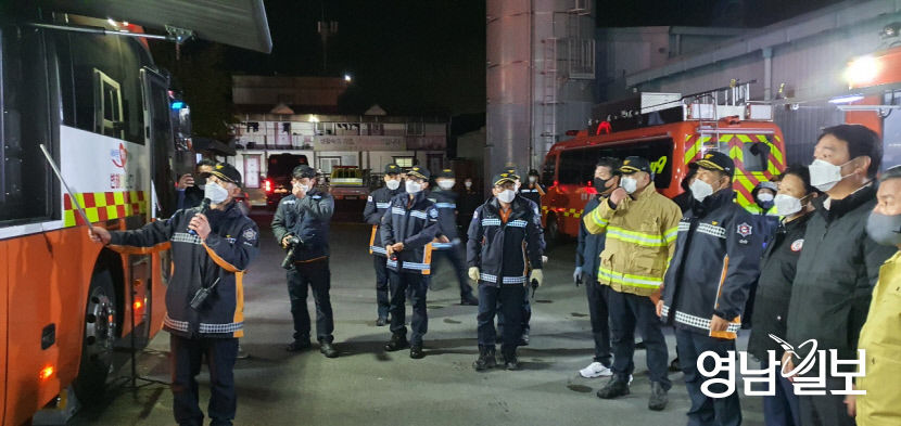 성주 장갑공장 화재 밤샘 진화...큰 불 잡고 잔불 정리 중(종합)