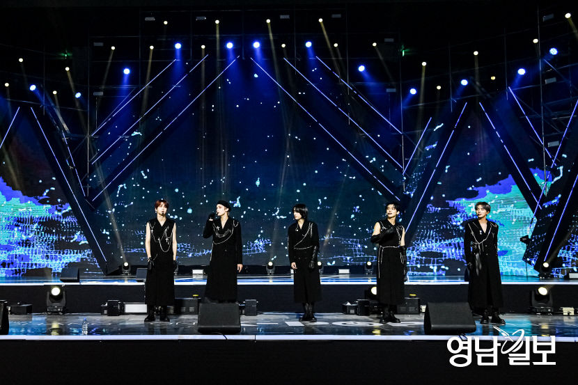 [포토뉴스] 열정적인 무대 선보이는 투모로우바이투게더