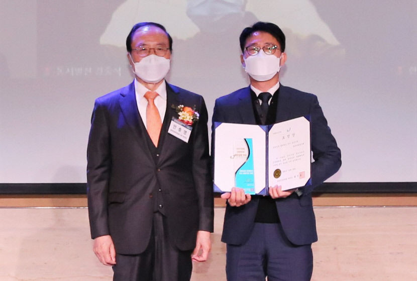 2021121901000538000021561