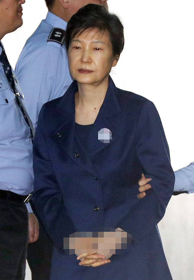 박근혜 전 대통령 4년 9개월 만에 사면…이명박 전 대통령은 사면대상에서 제외