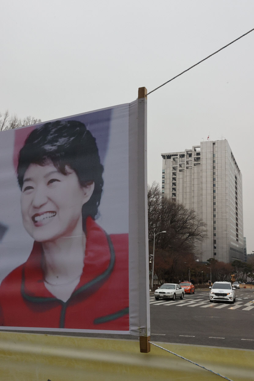 박근혜 심려 끼쳐드려 국민 여러분께 송구...문 대통령과 당국에 심심한 사의 표한다