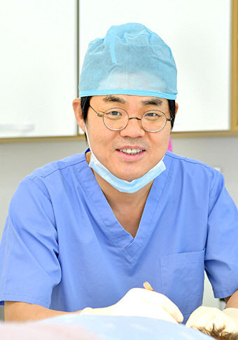 [피플] 보자르모발성형이식센터 권태정 원장, 저소득 탈모인에 모발이식 재능기부·직장인 밴드 리더 활동 즐거운 인생