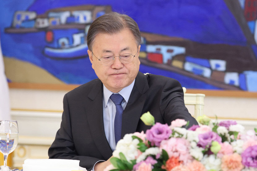 2022021001000283600011541