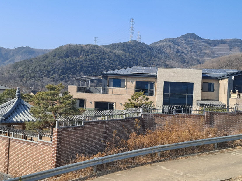 [단독] 박근혜 전 대통령, 퇴원 후 대구 달성군 산다…본인명의로 전원주택 매입