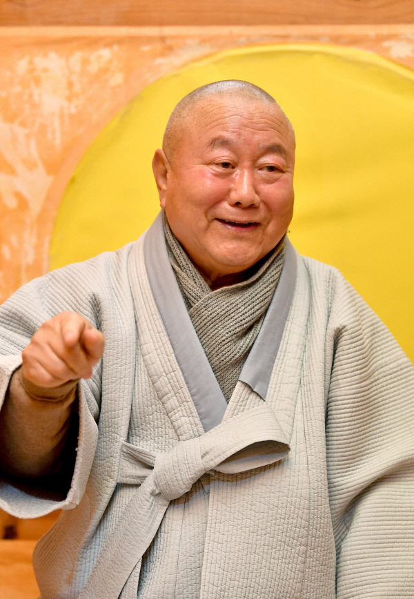 은해사 조실 법타스님 민주화 운동 한 분들에게는 고마운 마음이지만  불교와 불교 문화 부정하면 안돼