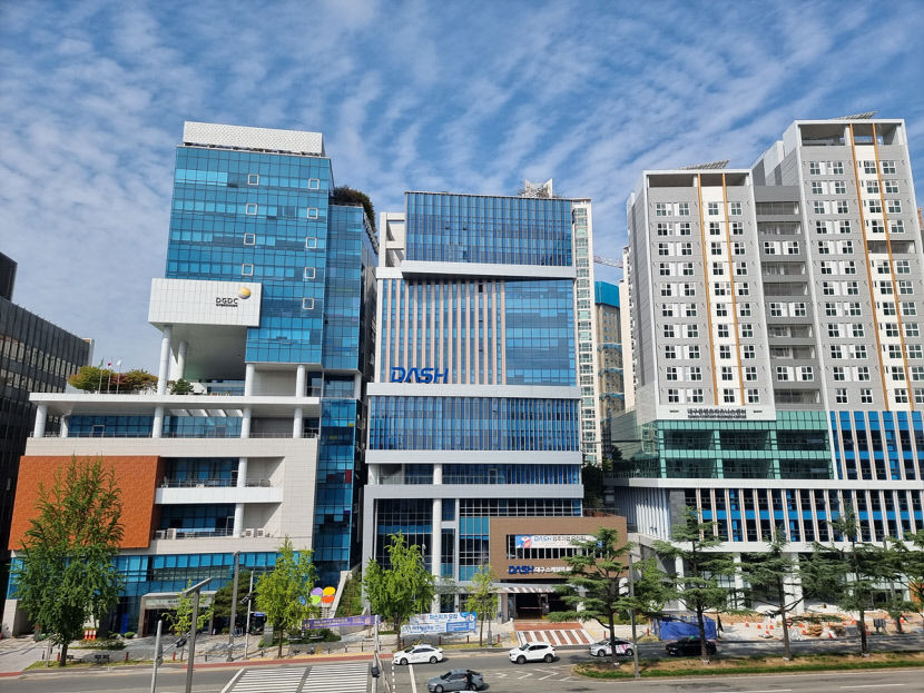 2022022001000536400022681