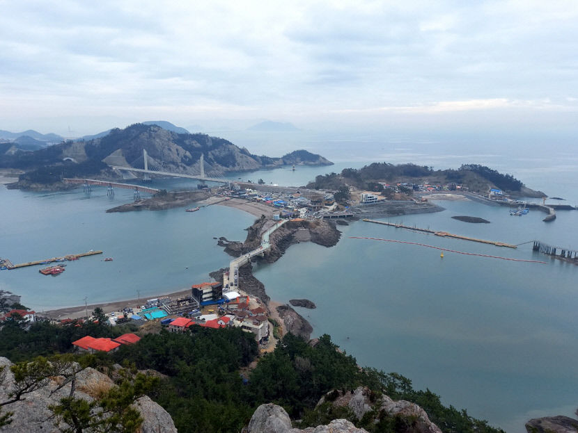 [김찬일의 방방곡곡/길을 걷다] 새만금 고군산 군도, 해무 두른 섬 군락…한폭의 동양화 같은 군산 서해바다 비경
