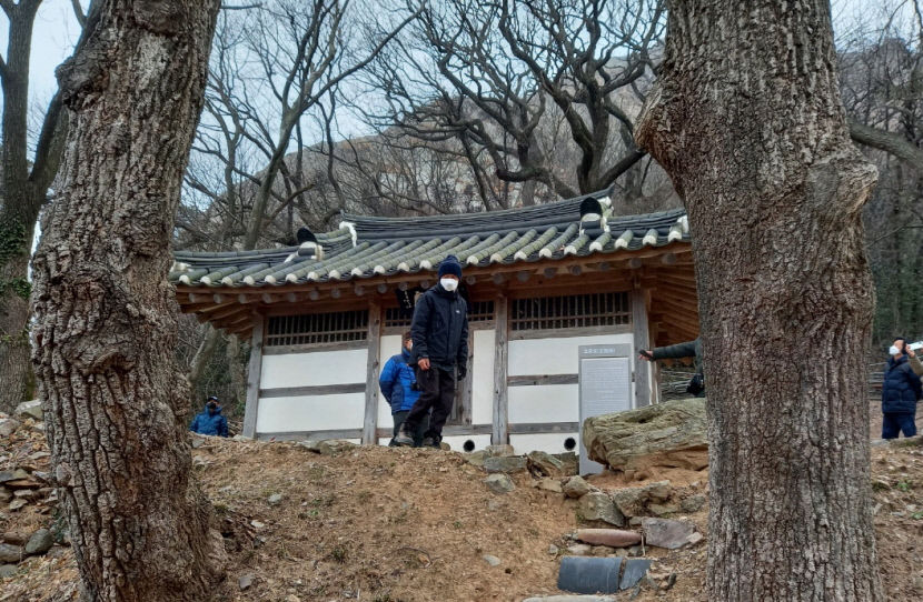 [김찬일의 방방곡곡/길을 걷다] 새만금 고군산 군도, 해무 두른 섬 군락…한폭의 동양화 같은 군산 서해바다 비경