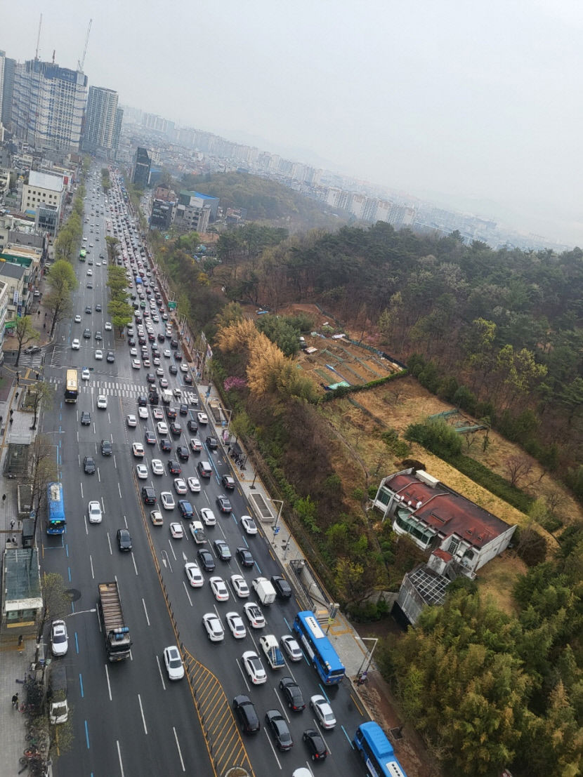 출근길 주차장 된 대구 수성구 만촌네거리…왜