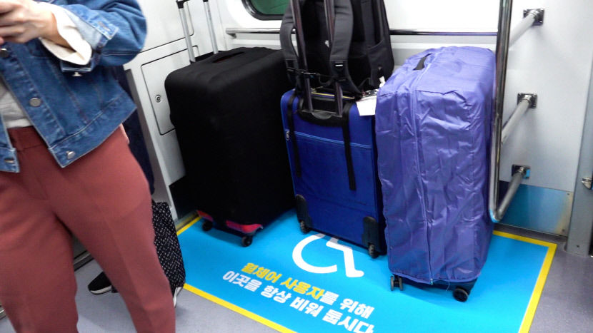 좁은 人道 대신 車道로…저상버스 리프트 작동 안 돼 버스 떠나보내기도