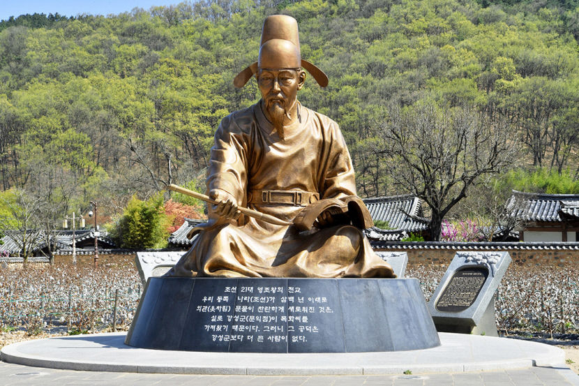 [달성 12경, 색다른 매력에 빠지다] (4) 인흥마을과 마비정 벽화마을…영남 양반가옥 고졸미에 흠뻑…나지막한 담벼락 벽화 보며 시간여행