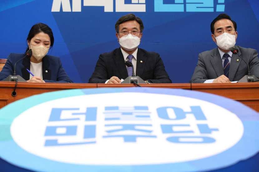 민주 부적격 총리 인준 막지못해 송구 지선 고려한 발목잡기 프레임 고려한 듯