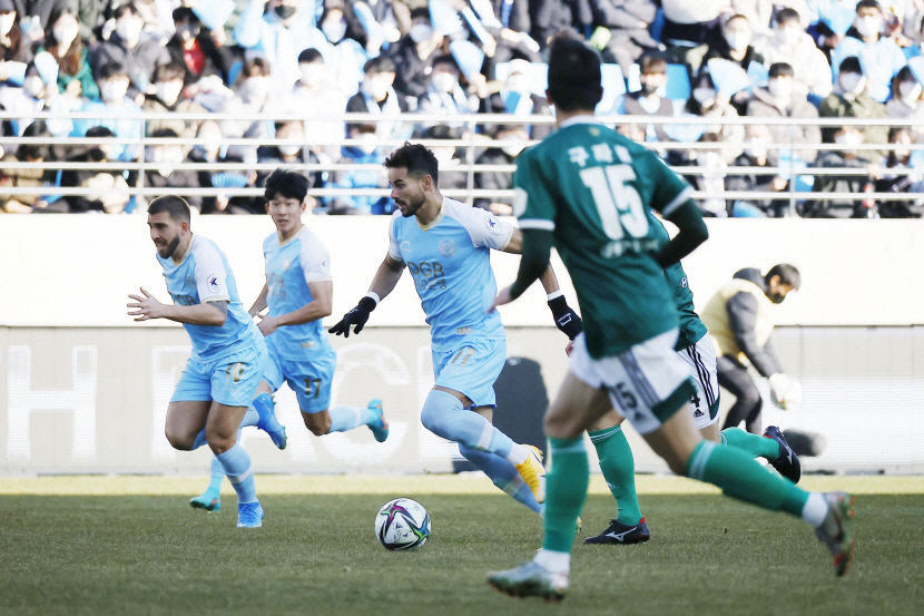 홍준표 대구FC, 기업구단 전환해야… 시장선거 핫 이슈 될까