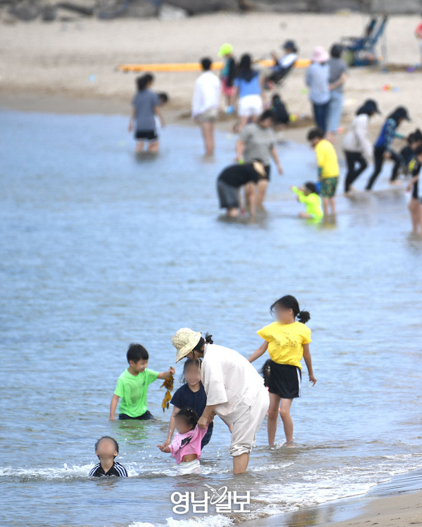 [포토뉴스] 여름의 문턱, 이른 피서 온 아이들