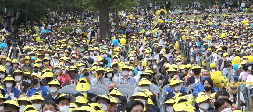 노무현 전 대통령 13주기 추도식 엄수…여야 지도부 총집결
