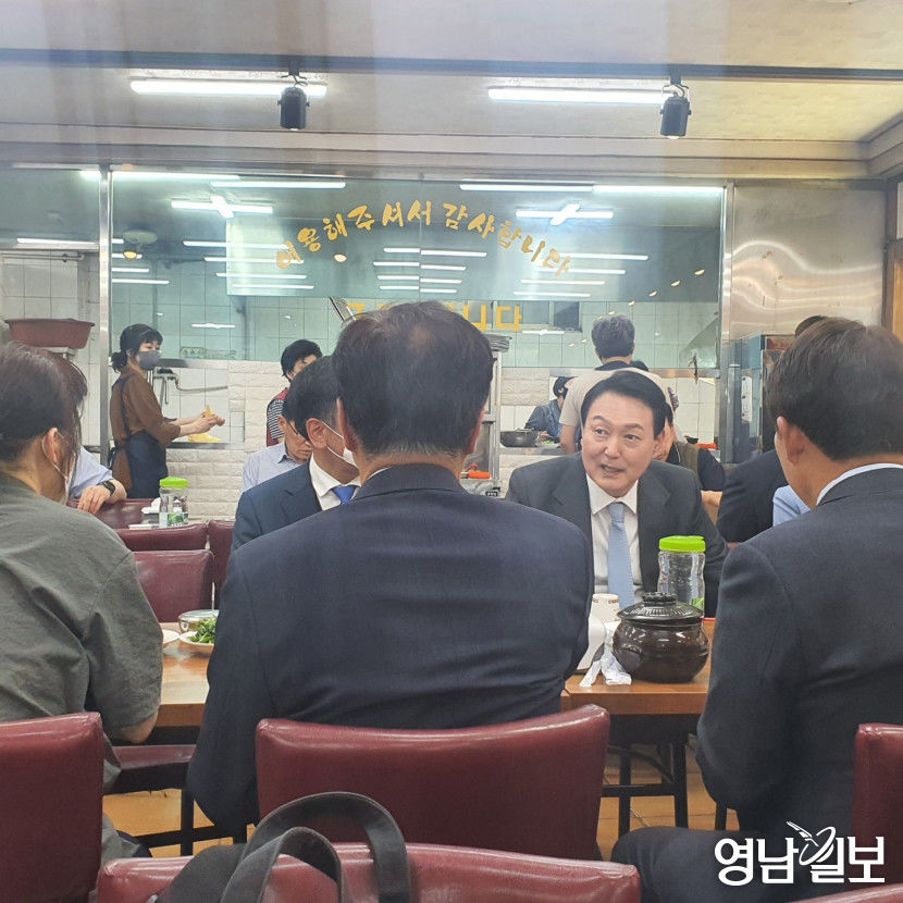 윤석열 대통령, 대구 따로국밥 식당에서 권영진 대구시장 등과 점심