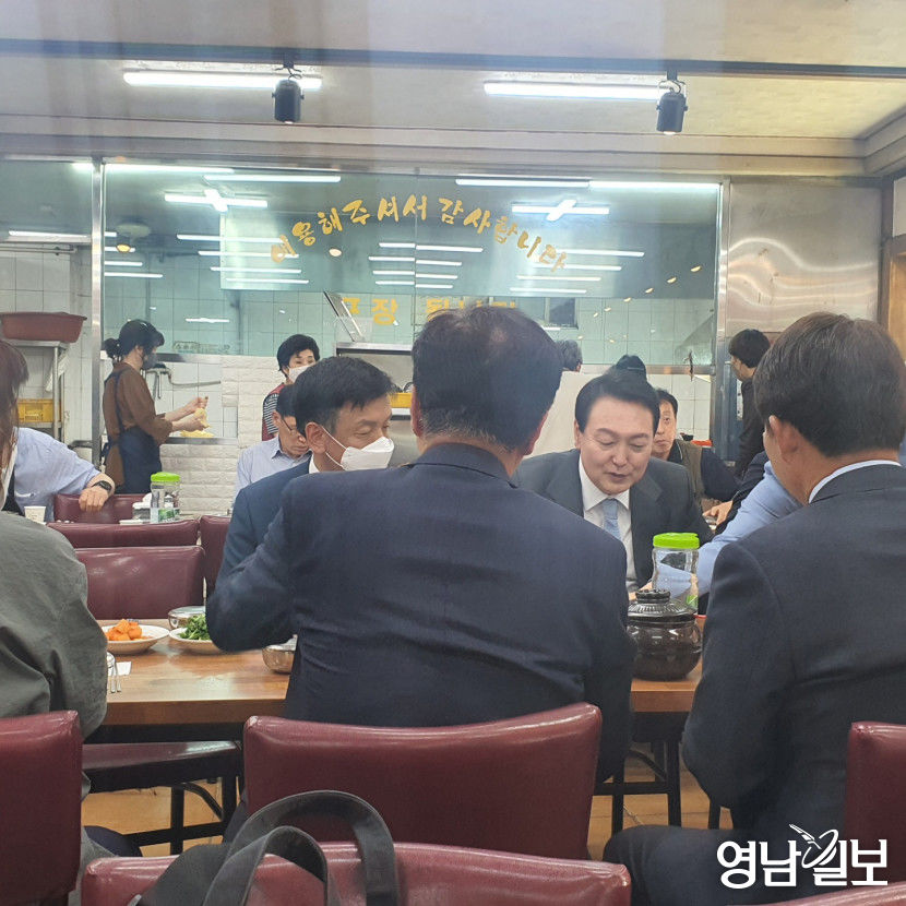 윤석열 대통령, 대구 따로국밥 식당에서 권영진 대구시장 등과 점심