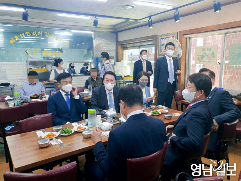 윤석열 대통령, 대구 따로국밥 식당에서 권영진 대구시장 등과 점심