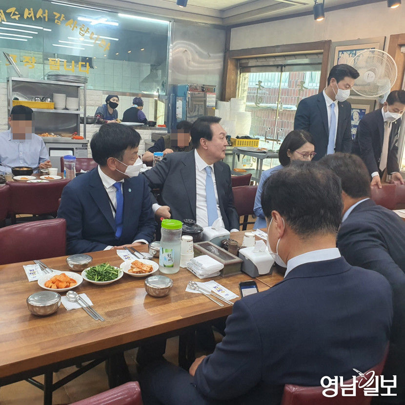 윤석열 대통령, 대구 따로국밥 식당에서 권영진 대구시장 등과 점심