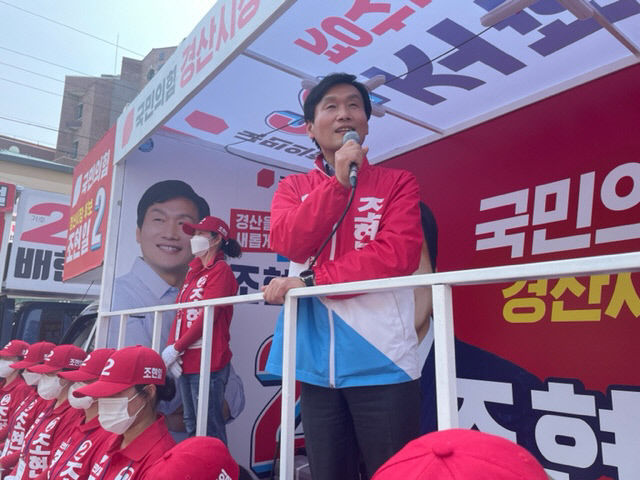 낮 최고 34℃ 보다 뜨거운 경산시장 선거전…또 5일장서 맞대결
