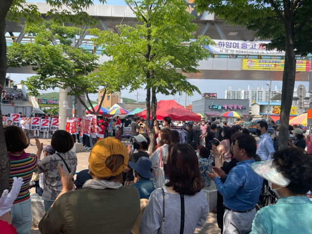 낮 최고 34℃ 보다 뜨거운 경산시장 선거전…또 5일장서 맞대결