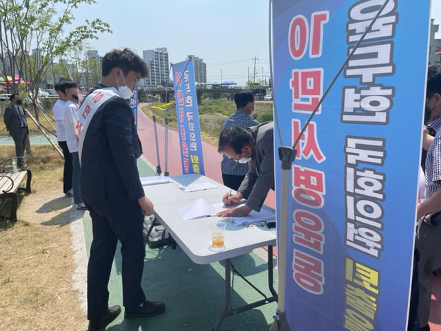 낮 최고 34℃ 보다 뜨거운 경산시장 선거전…또 5일장서 맞대결
