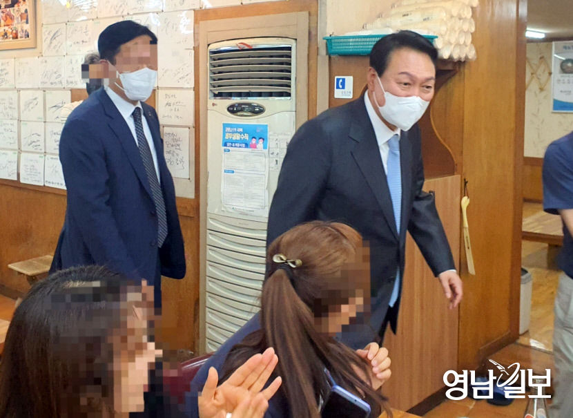 윤석열 대통령, 가스총회 참석후 대구 도심 깜짝 등장(종합)