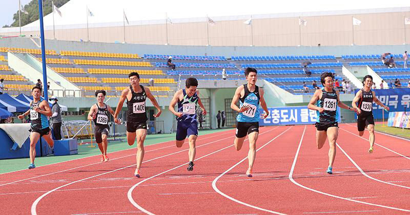 [포토뉴스] 이준혁, 43년 만에 男대학부 100m 신기록